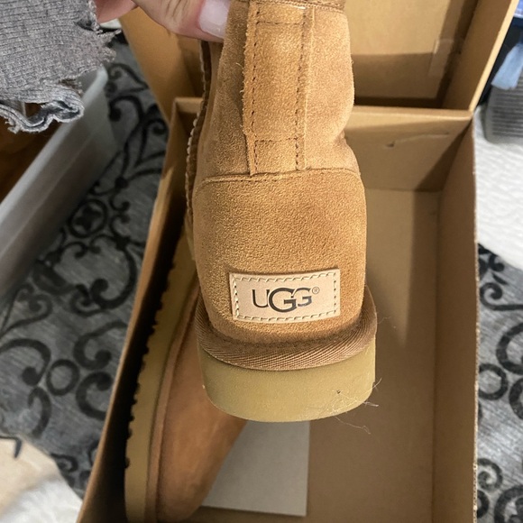 BRAND NEW UGGS - Picture 3 of 6